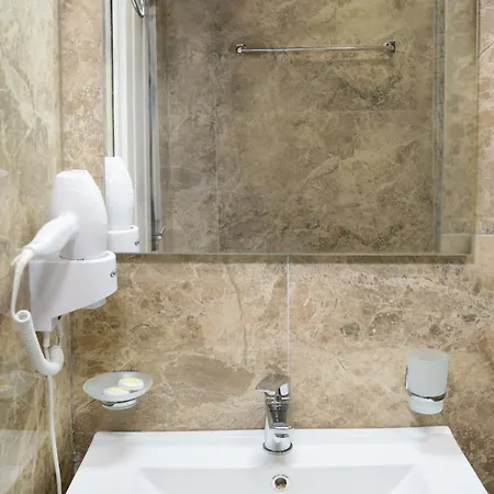 Hotell Luris 4*